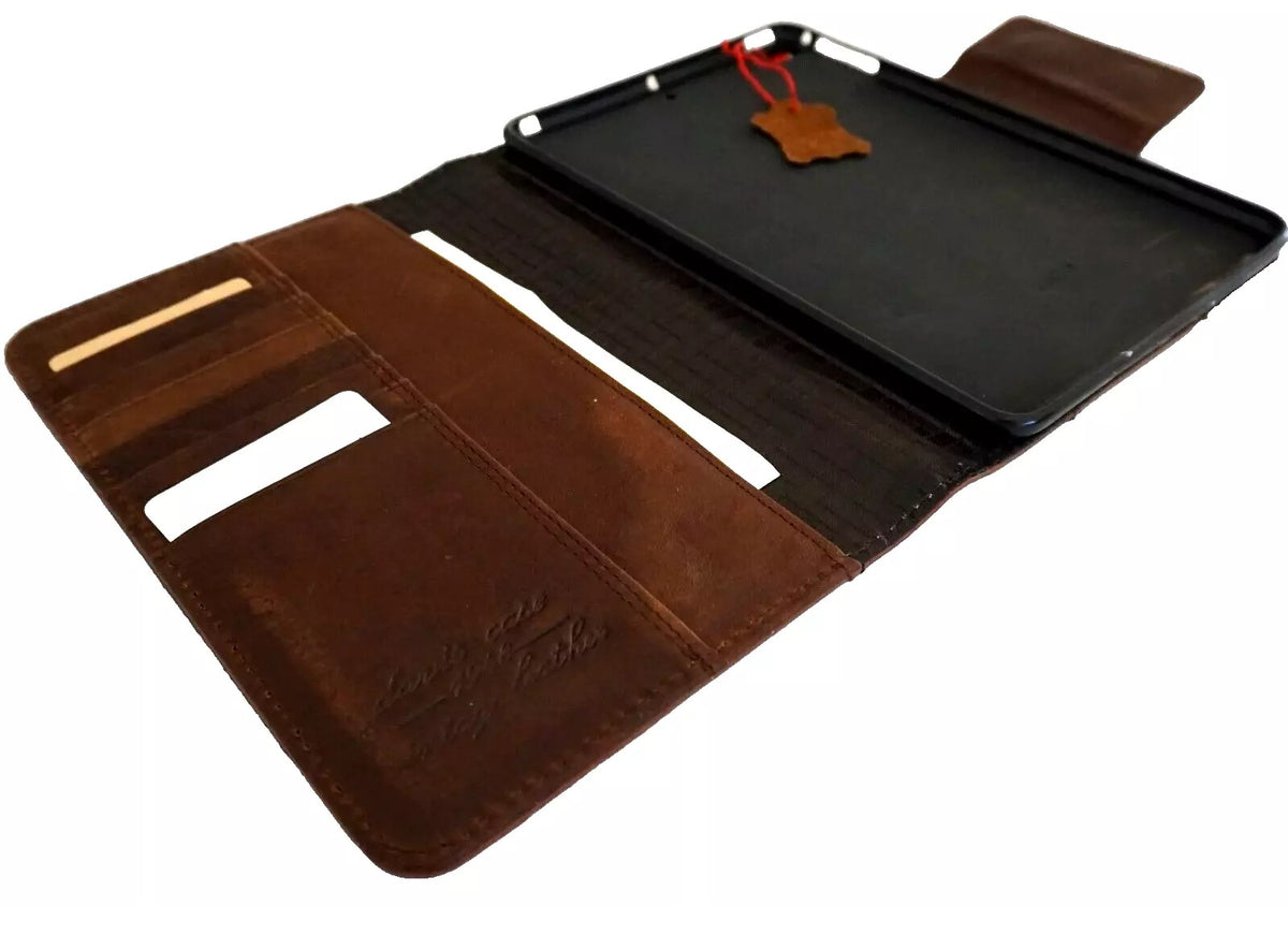 Genuine leather case for Apple iPad Mini 7th generation, handcrafted by DAVISCASE, with precise fit and luxurious design.