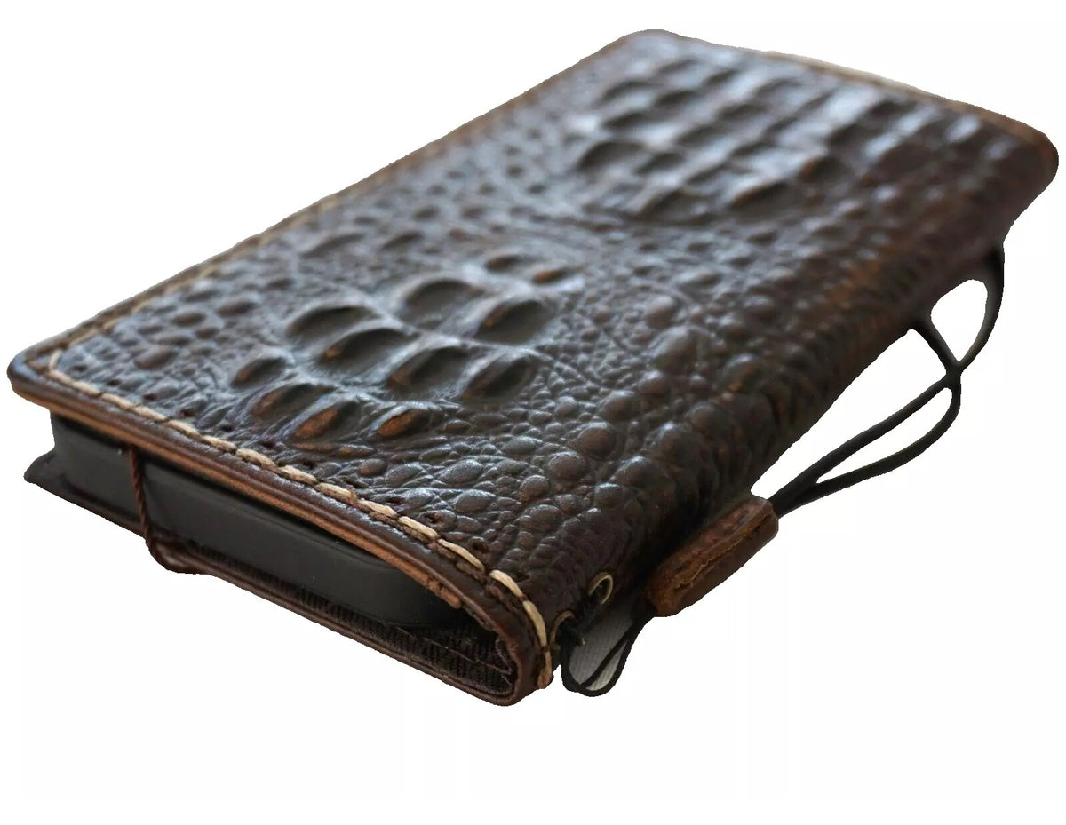 Handmade DAVISCASE genuine leather wallet case for iPhone 11-16 Pro Max, 8 Plus, SE 3 with vintage crocodile style design.