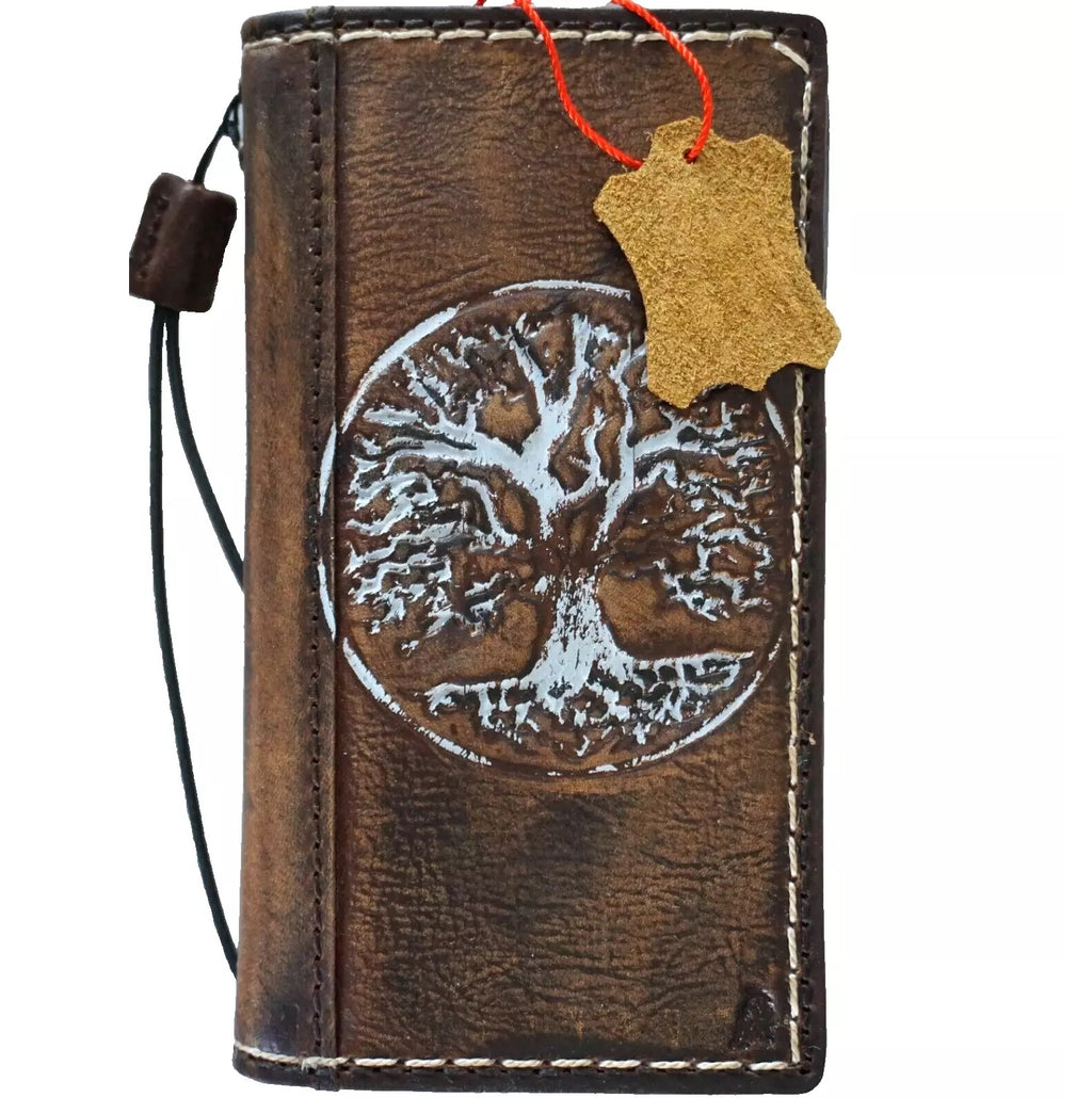 Handmade DAVISCASE genuine leather phone case with Tree of Life embossing for Galaxy S and Z Fold models, oiled finish.