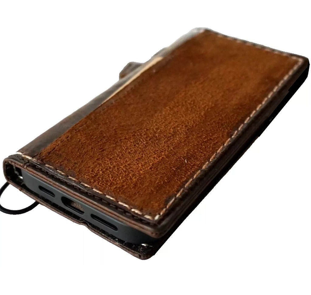Handmade genuine leather phone case for iPhone 13-16 Pro Max, featuring a removable wallet and crafted by DAVISCASE.