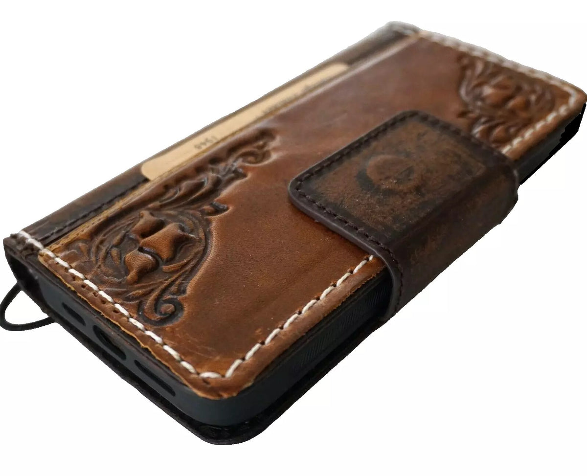 Handmade genuine leather Google Pixel wallet case by DAVISCASE, featuring sewn detailing and oiled finish for Pixel 11, 10 series, and more.