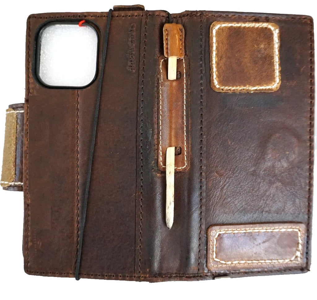Handmade genuine leather phone case by DAVISCASE for iPhone models 7 to 16 Pro Max, with magnetic closure and limited edition patches.