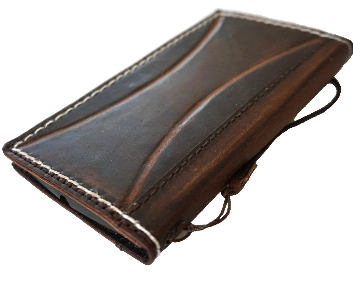Handmade genuine leather phone case for iPhone models, featuring a removable wallet and crafted with detailed sewing by DAVISCASE.