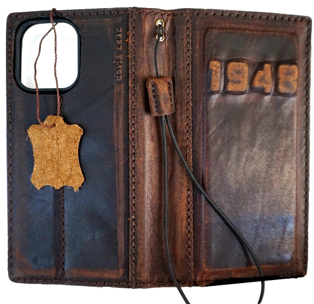 Handmade genuine leather phone case for Galaxy S series and Note Z Fold models, featuring wallet and 3D detailing by DAVISCASE.