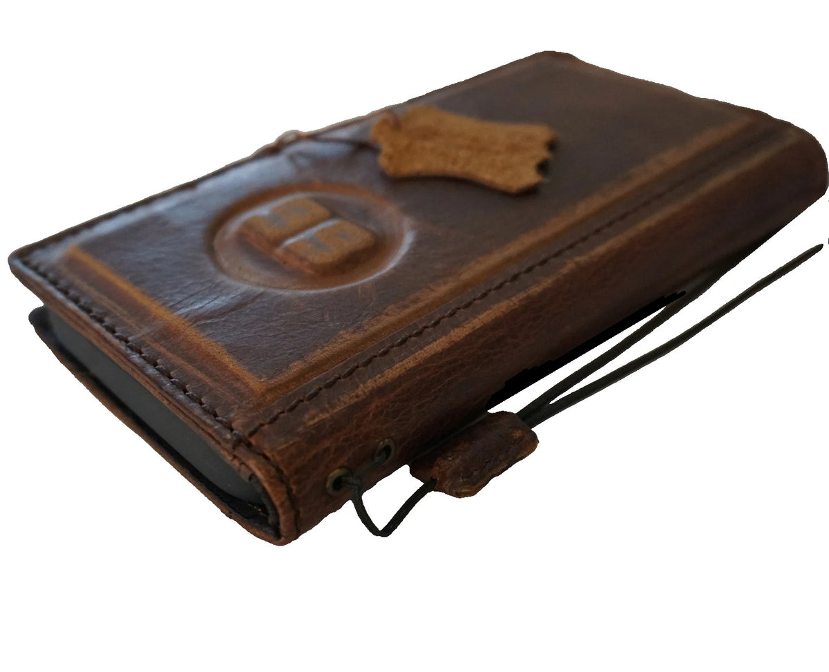 Handmade genuine leather phone case for Galaxy S26, S24, S25 Ultra, Z Fold 4-7, featuring a wallet design by DAVISCASE.
