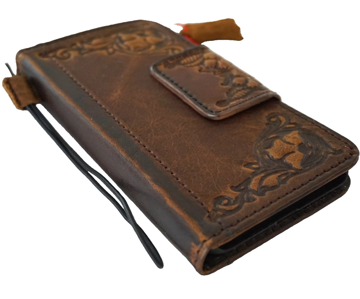 Handmade genuine leather phone case for Samsung Galaxy S24, S25, S26, Fold 3-7, and Note models with wallet and hand-sewn details by DAVISCASE.