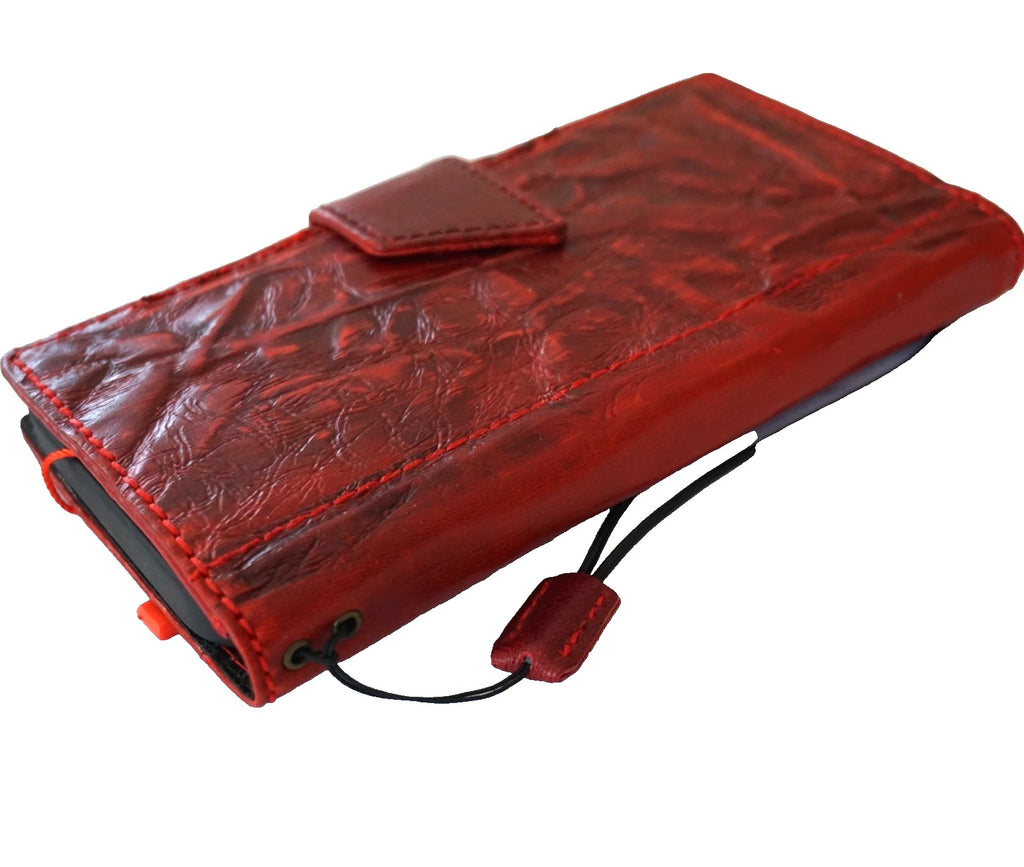 Red genuine leather phone case for iPhone 17, 14, 15 Pro Max, handmade vintage style cover with a wrinkled finish by DAVISCASE.