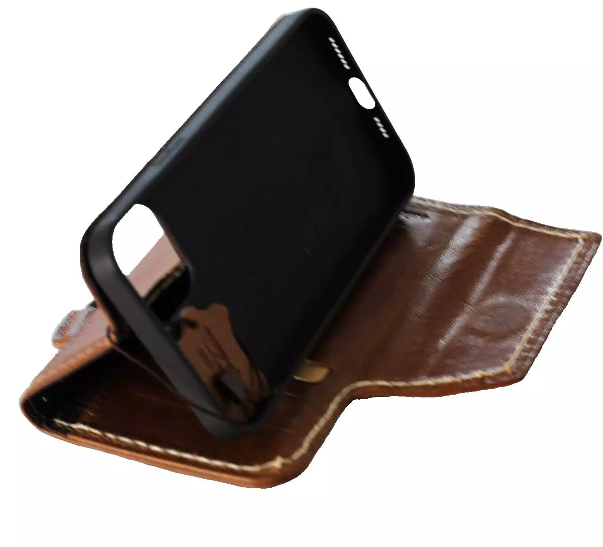 Handcrafted genuine leather wallet case for Apple iPhone 12-16 Pro Max and SE, with magnetic closure in tan from DAVISCASE.