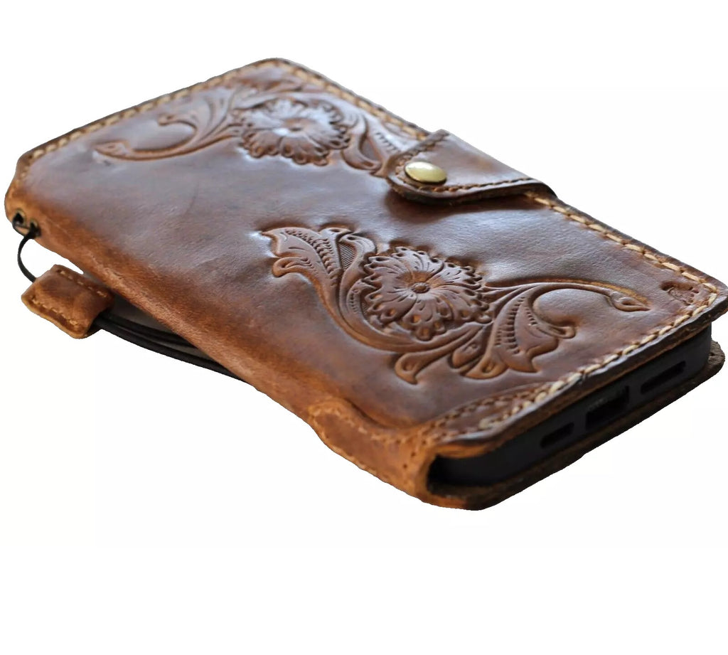 Handcrafted genuine leather Galaxy Z Fold wallet book cover by DAVISCASE with luxurious Deko design, featuring card slots and protective cover.