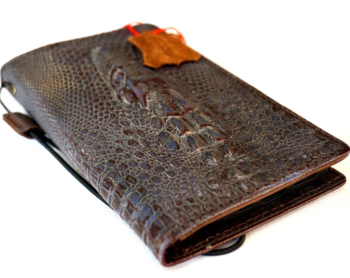 Handmade DAVISCASE leather phone case with vintage crocodile style for iPhone 11-15 Pro Max, featuring credit card slots and full grain leather.