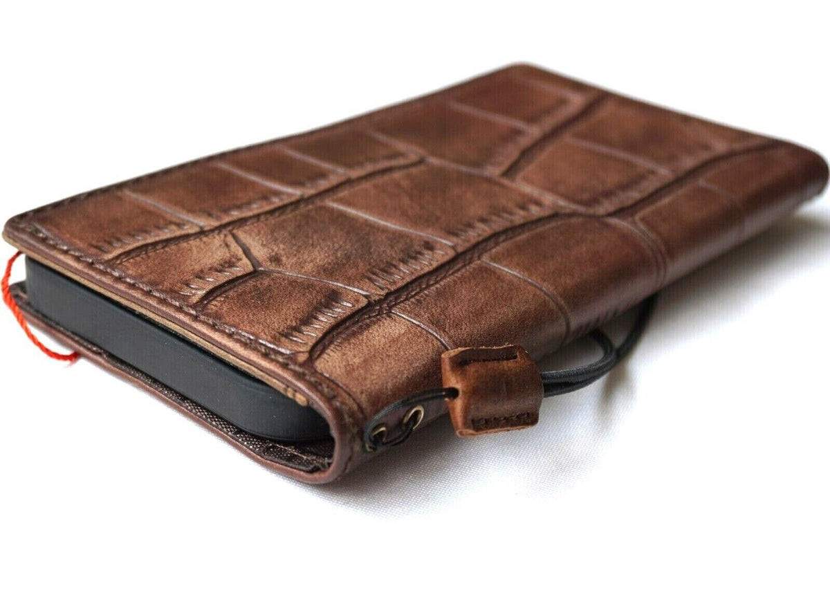 Handmade DAVISCASE genuine leather phone case with crocodile pattern, fits iPhone 17 to SE XS, featuring credit card slots and vintage style.