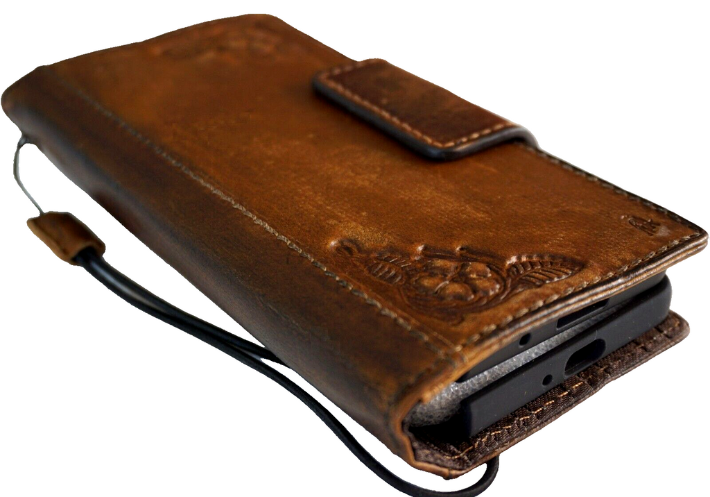 Handmade genuine leather wallet phone case for vivo X Fold3 Pro by DAVISCASE, vintage full grain leather cover with magnetic closure.