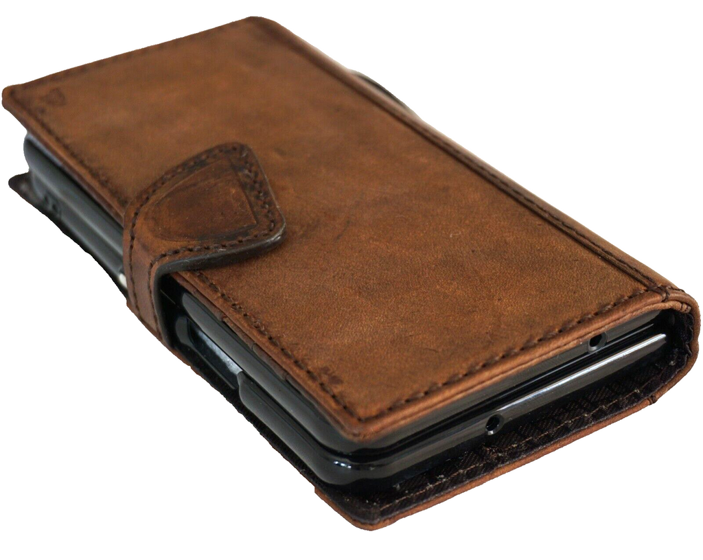 Genuine leather Google Pixel Fold case by DAVISCASE with wallet design, stand feature, and magnetic closure in a sleek retro style.