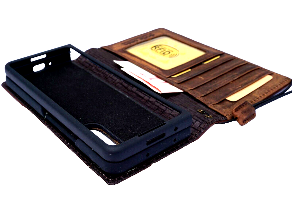 Handmade leather phone case by DAVISCASE for Galaxy S24, Note 20, A32, and more, featuring crocodile vintage design and wallet fold.