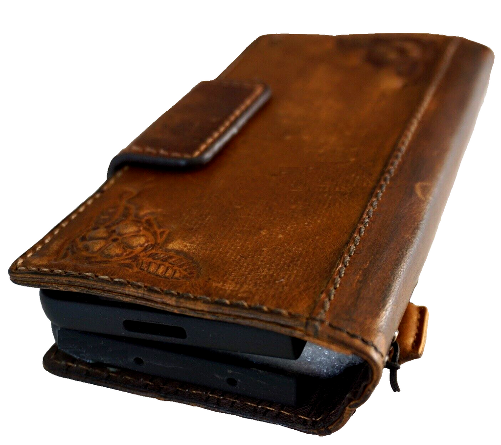 Handmade genuine leather phone case for Vivo X Fold3 Pro by DAVISCASE, vintage-style magnetic wallet cover with full grain leather.