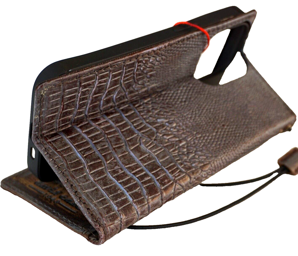 Handmade DAVISCASE genuine leather phone case with vintage crocodile style for iPhone 11-15 Pro Max, featuring card slots and full grain leather.