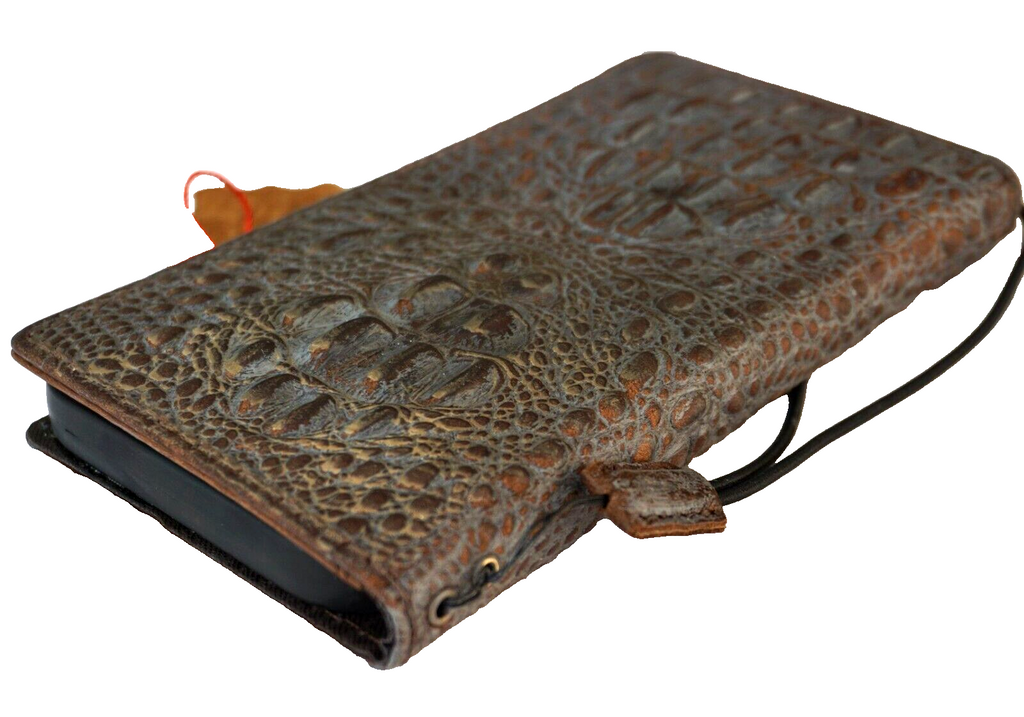 Handmade DAVISCASE leather phone case with vintage crocodile pattern for Galaxy S24 Ultra, featuring wallet and full grain leather finish.