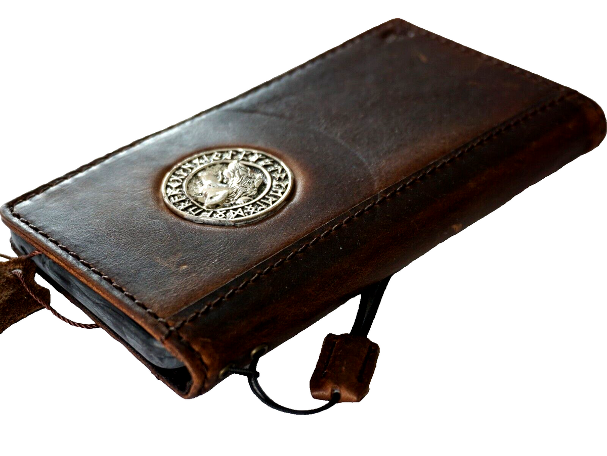 Handmade leather phone case for Galaxy S22, S21, S20, Z Fold 3-7, and Galaxy Fe models by DAVISCASE with wallet and mini dog design.