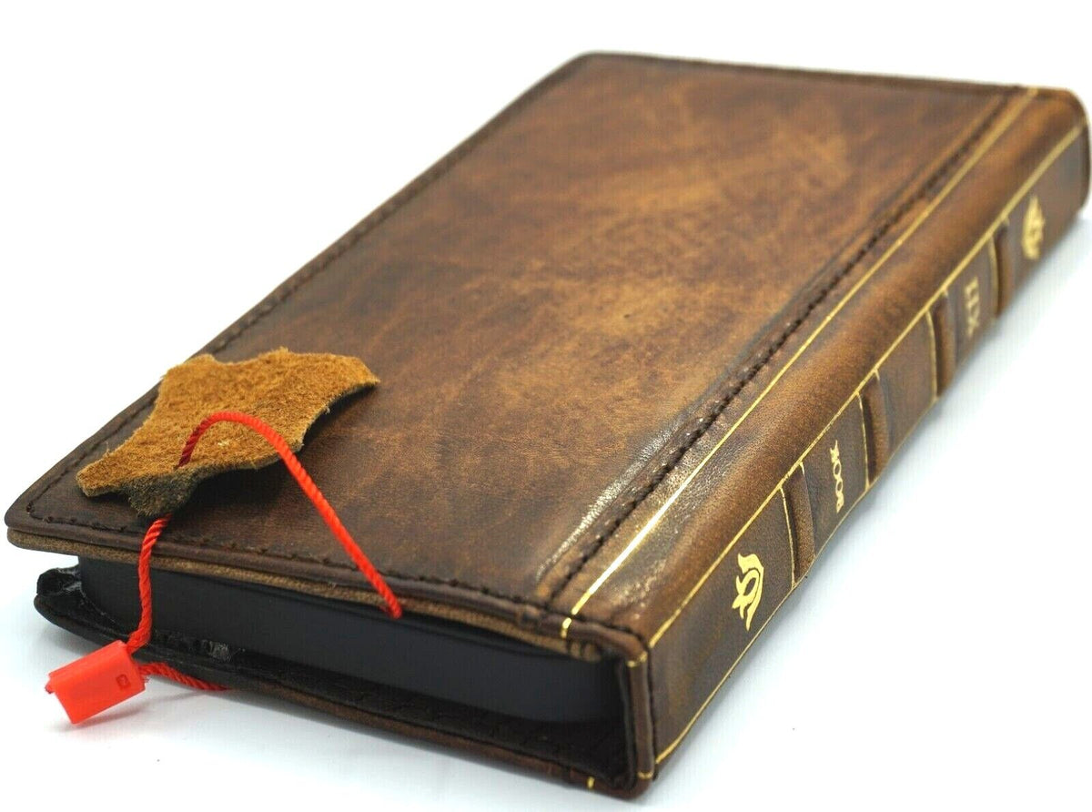 Handmade genuine leather phone case for iPhone models, featuring vintage style, craftsmanship, and polished leather finish by DAVISCASE.