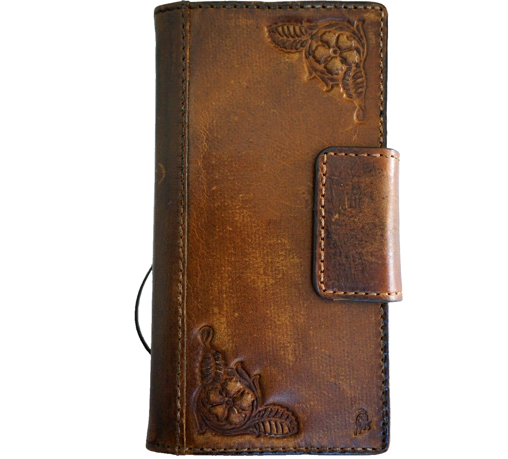 Handmade genuine leather phone case for Vivo X Fold3 Pro by DAVISCASE, vintage-style wallet cover with magnetic closure.
