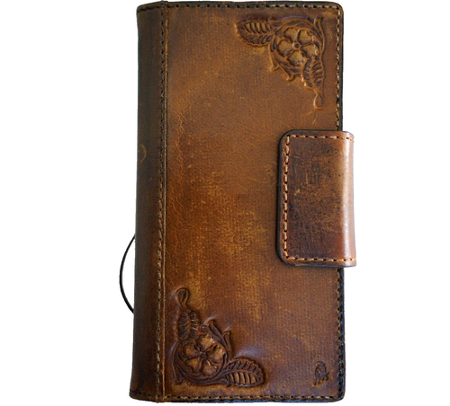 Handmade genuine leather phone case for Vivo X Fold3 Pro by DAVISCASE, vintage-style wallet cover with magnetic closure.