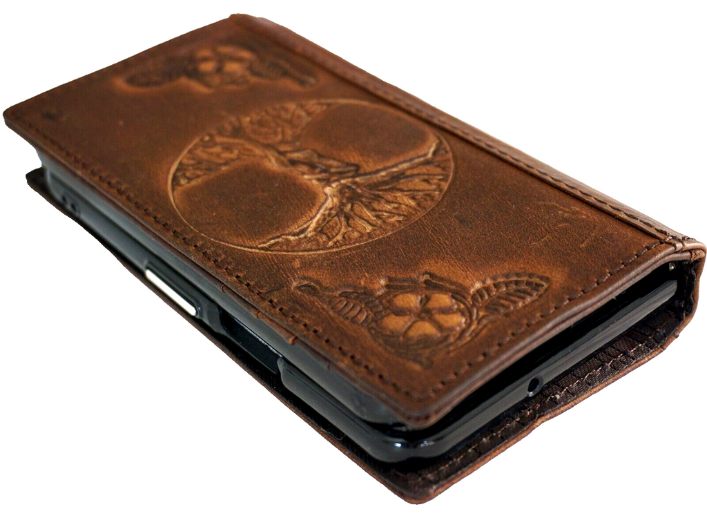 Google Pixel Fold DAVISCASE genuine leather wallet case with Tree of Life design, featuring stand, retro style, and wireless charging.