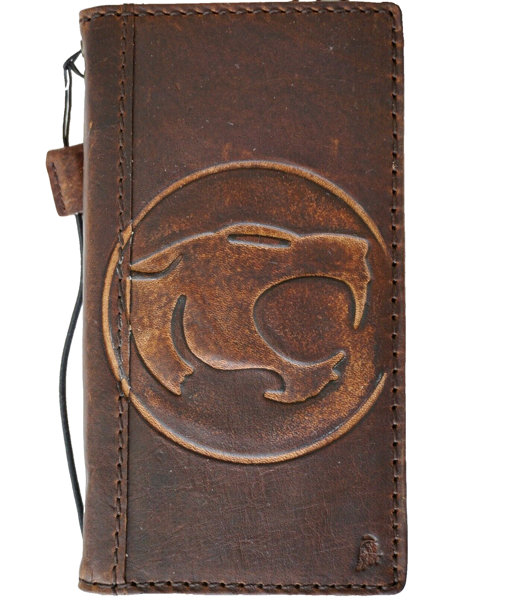 Handcrafted genuine leather phone case for iPhone 11-15 Pro Max, vintage dog paw design, credit card slots, full grain leather by DAVISCASE.