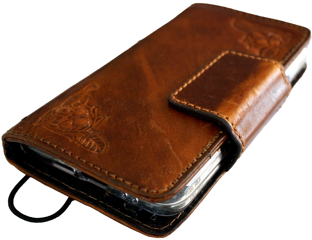 Genuine leather Google Pixel Fold case by DAVISCASE, wallet-style with closure, wireless charging compatible, for models 3 to 9 Pro XL.