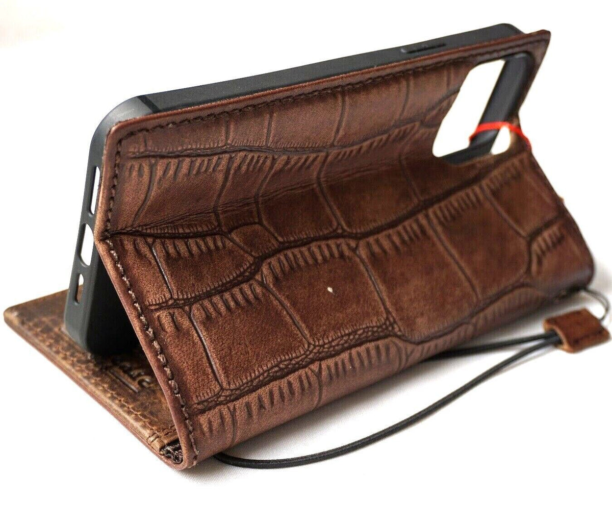 Handmade genuine leather phone case for iPhone 17 to 16 Pro Max, crocodile style, with card slots and vintage design by DAVISCASE.