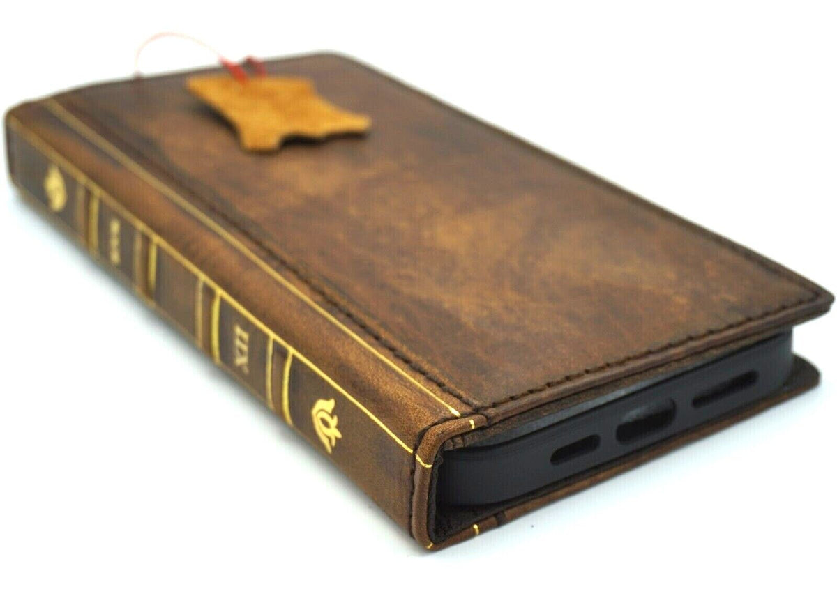 Handmade genuine leather phone case for iPhone models, featuring vintage style, artistic finish, and compact design by DAVISCASE.