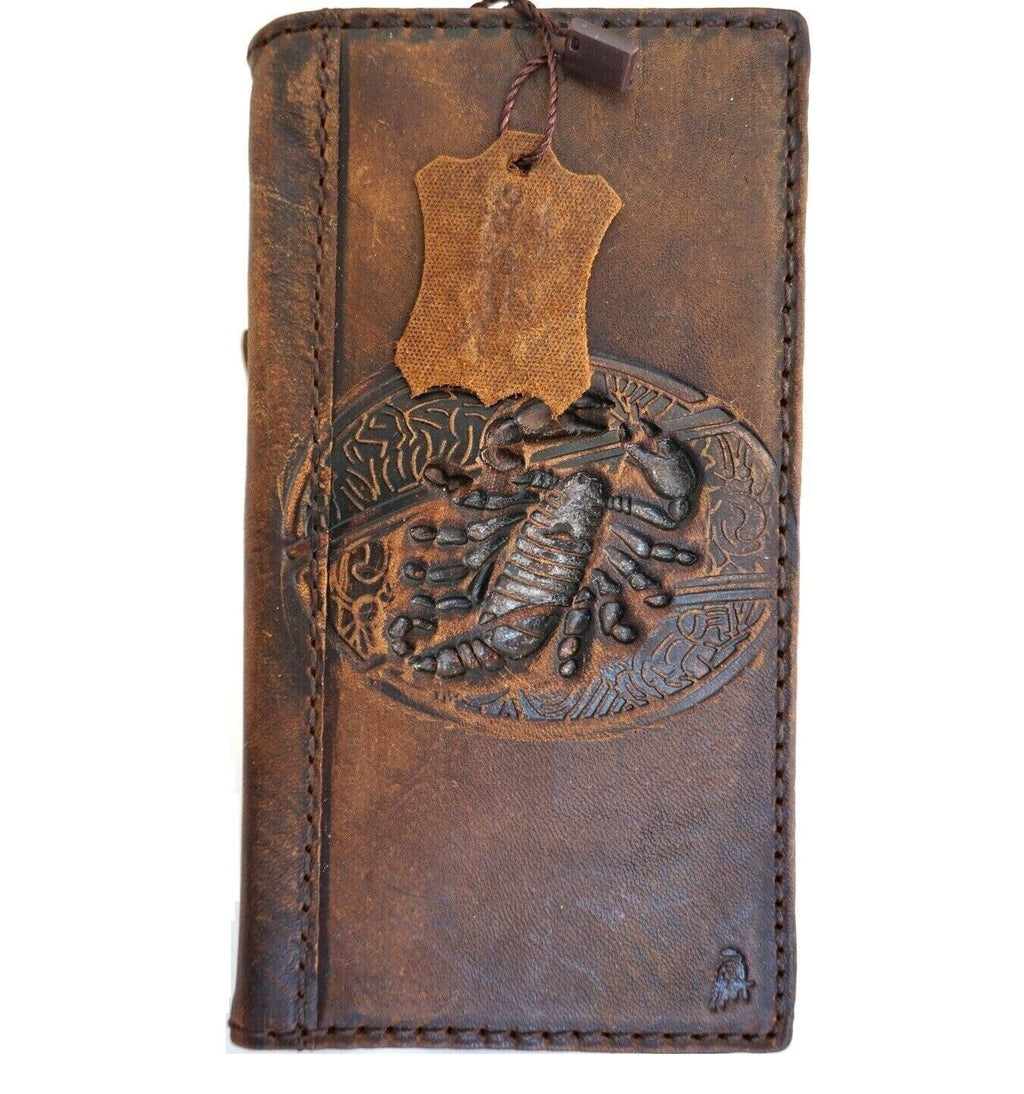 Handmade genuine leather wallet case for Galaxy Z Fold 3-8 by DAVISCASE, featuring scorpion craft and oiled finish.