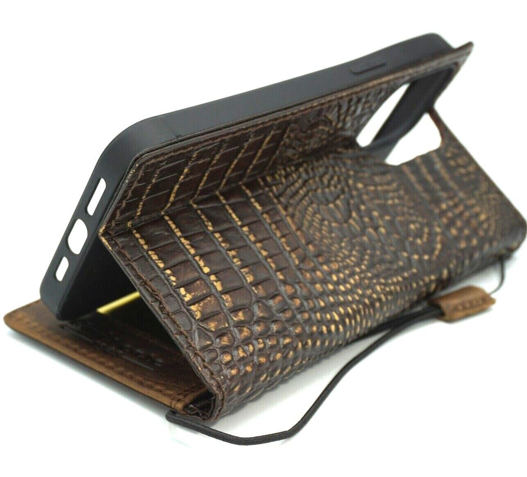 Handmade DAVISCASE genuine leather phone case for iPhone 17, 16, 12, 13, 14, 15 Pro Max, Air 8 Plus, with crocodile style design.