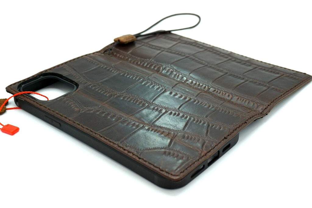 Handmade genuine leather phone case for Galaxy S26, S22, S23, S24, S25 Edge, Z Fold 3-7 with wallet and crocodile style cover.