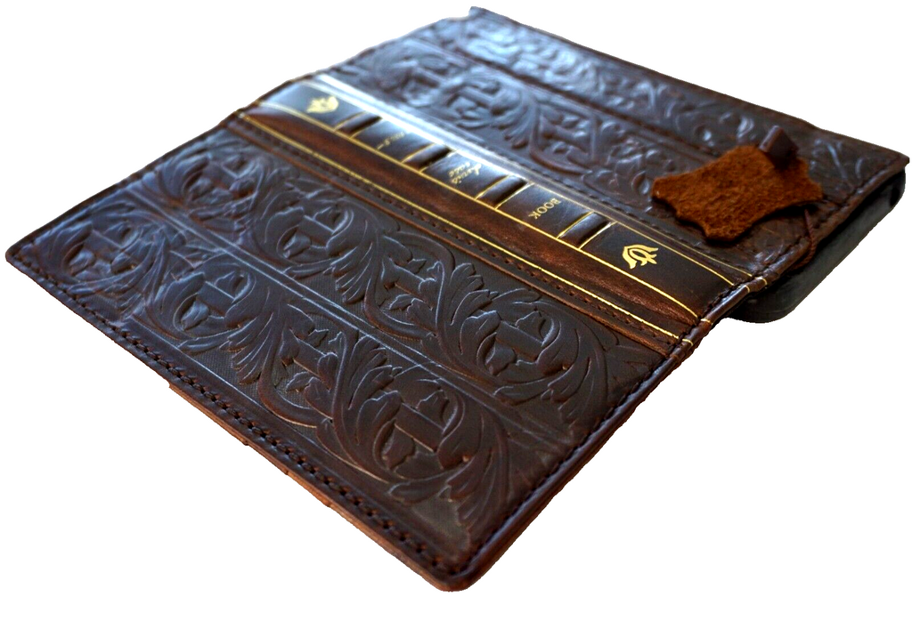 Handmade leather phone case for iPhone models 12 to 17, featuring a wallet-style design by DAVISCASE.