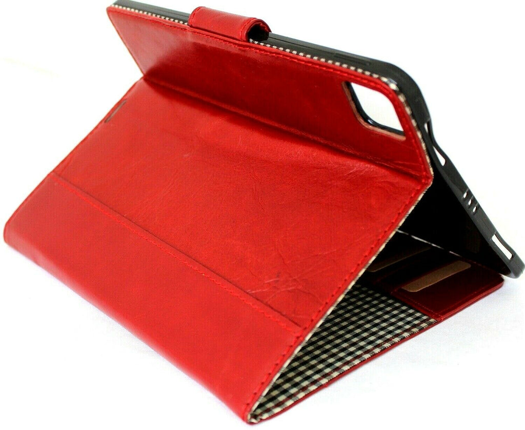 Red genuine vintage leather iPad Pro 11 (2020) case by DAVISCASE with flip cover, card slots, and slim design.