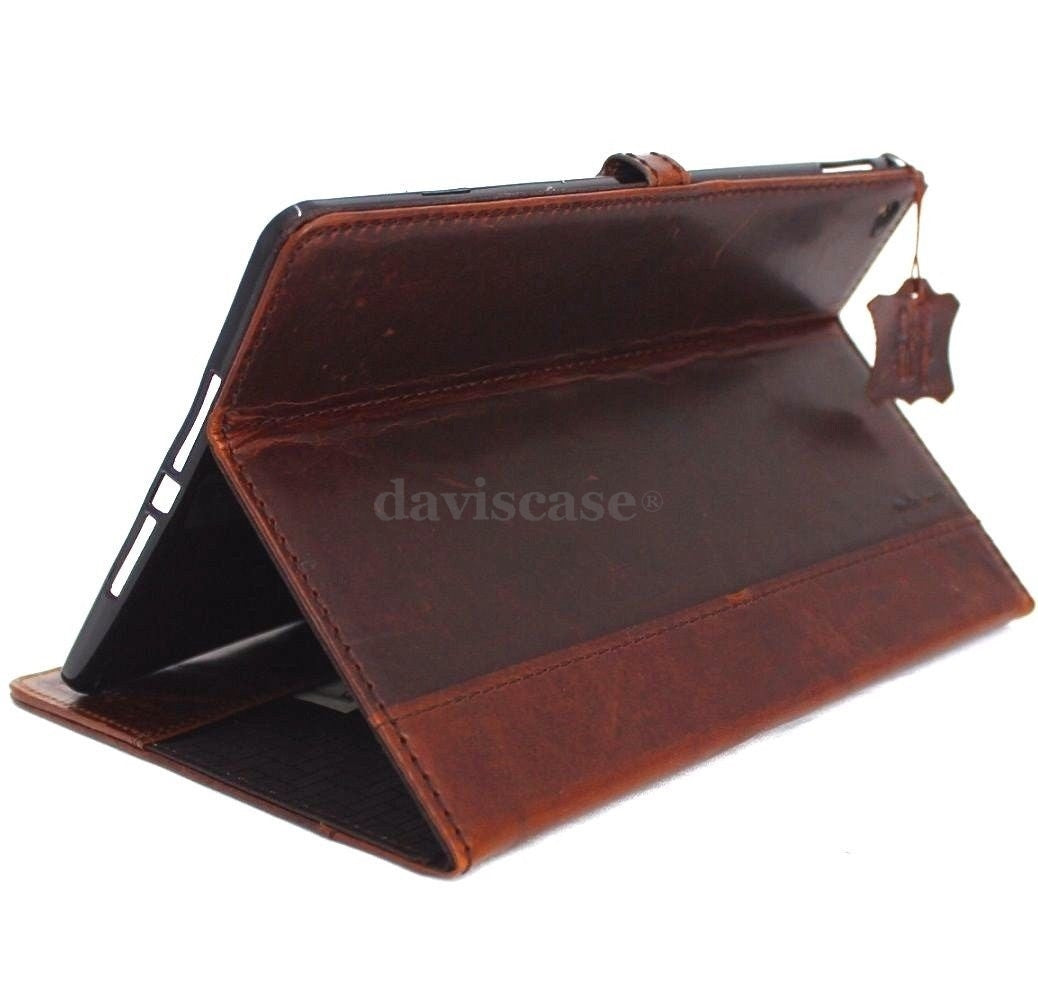 Genuine leather iPad case for 10.2, 10.5, 10.9, 11 Pro, Air 9.7, 10.9 with magnetic closure, compatible with various models.