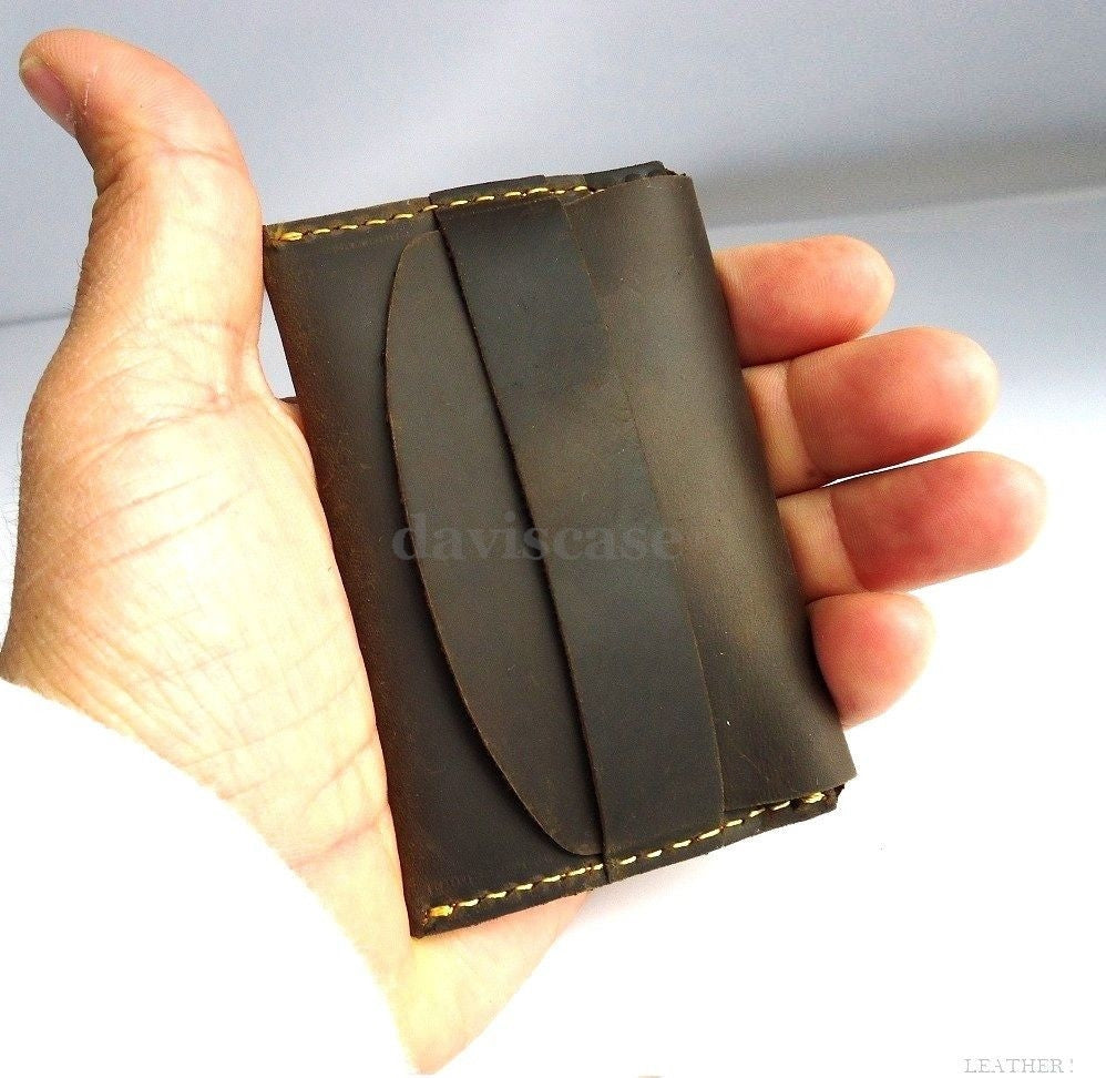 Genuine full leather men's mini wallet by DAVISCASE with slots for credit cards and cash, compact and stylish.