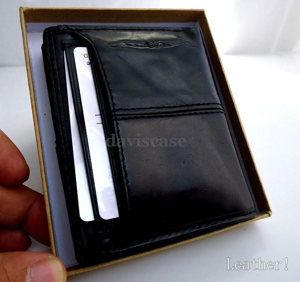 Men's black retro leather wallet by DAVISCASE featuring ID pocket, slim bi-fold design and compact pouch for cash and cards.