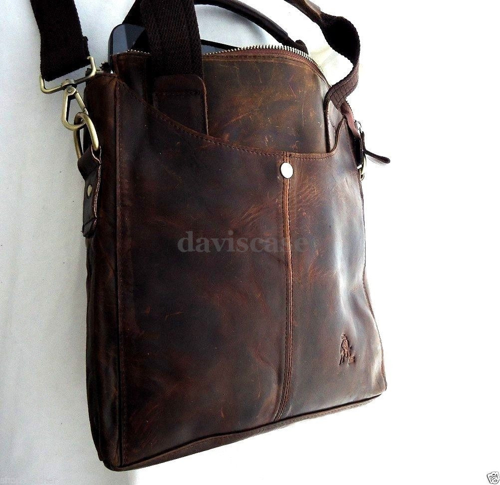 Men's dark brown leather messenger bag by DAVISCASE with retro-style crossbody design and shoulder strap.