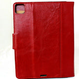 Echte Vintage-Lederhülle für Apple iPad Pro 11 (2020), handgefertigtes Hardcover, Flip-Gummi, Kreditkartenfächer, schlankes rotes DavisCase