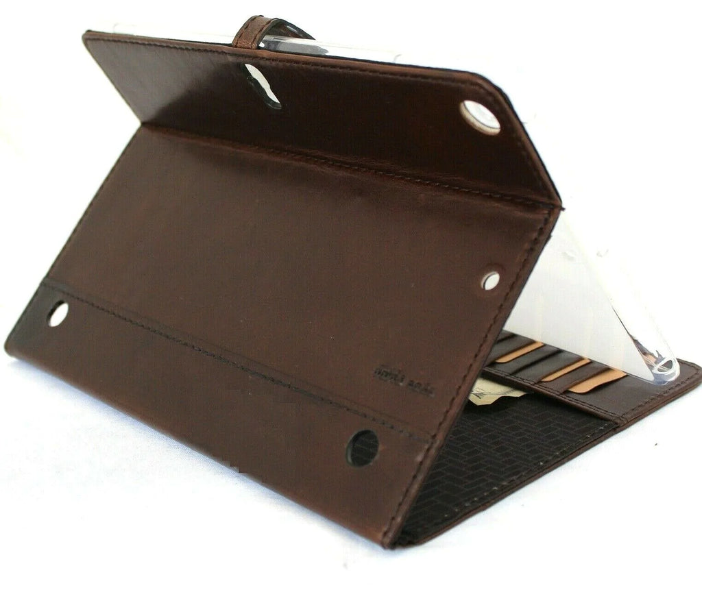 Genuine leather flip case for Apple iPad 10.9 (2022) with credit card slots, slim design, handcrafted by DAVISCASE.