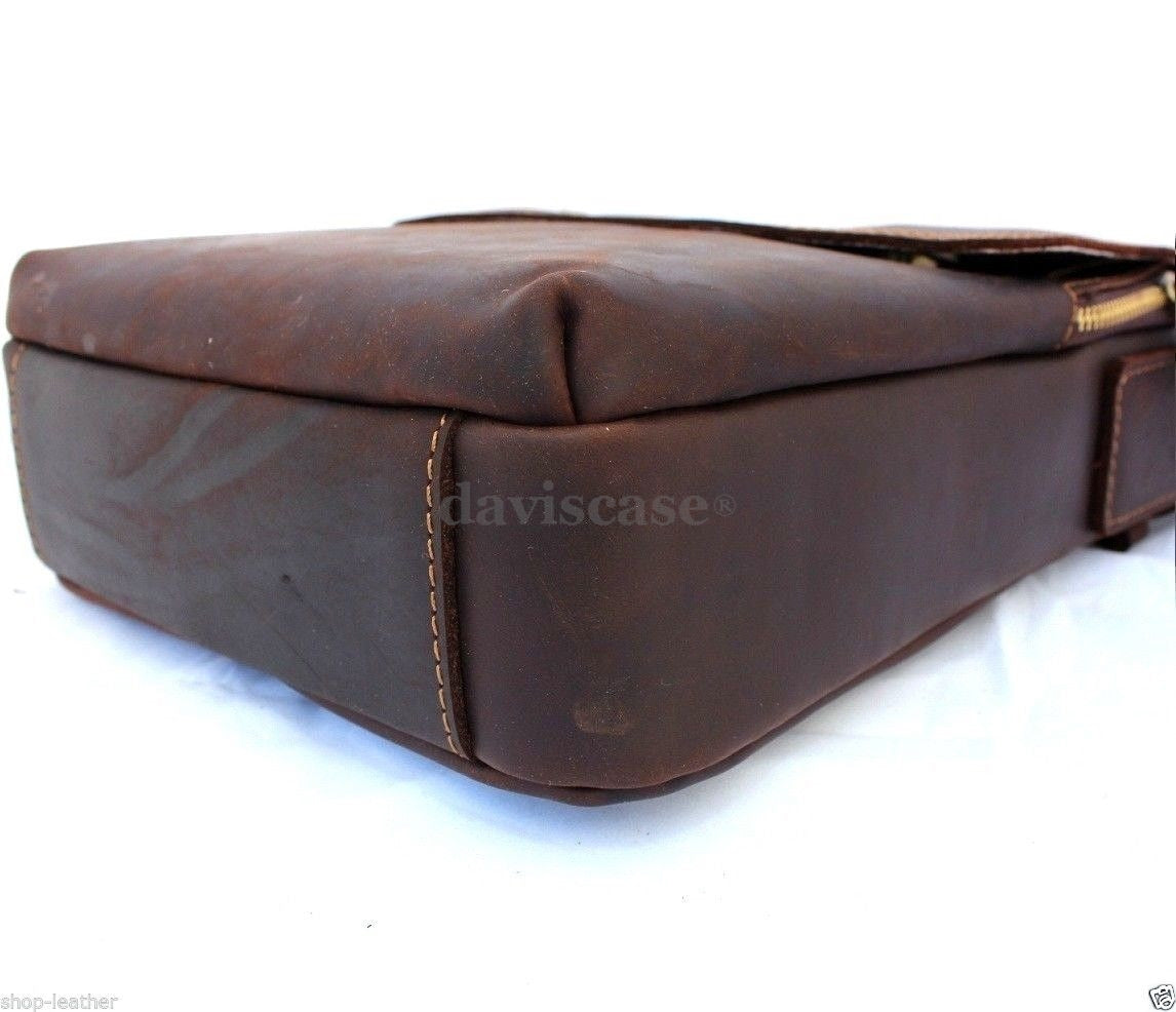 Genuine vintage-style brown leather men's messenger shoulder bag by DAVISCASE, featuring a crossbody satchel design for everyday use.