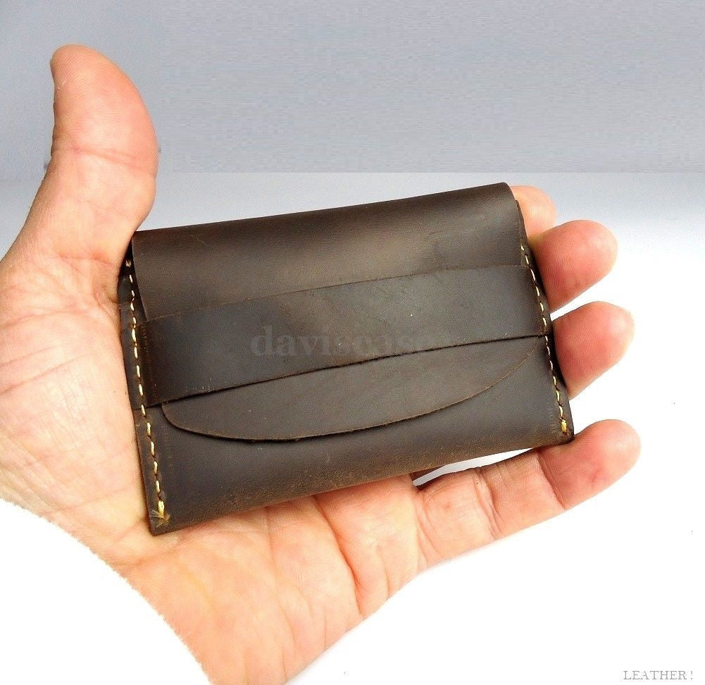 Genuine full leather men's mini wallet by DAVISCASE, holding credit cards and cash in a compact leather pocket.