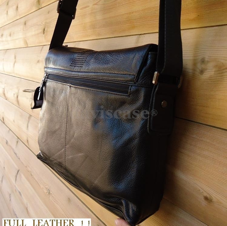 Vintage genuine leather men's laptop tote bag with a spacious travel design, suitable for 12 to 14-inch laptops.