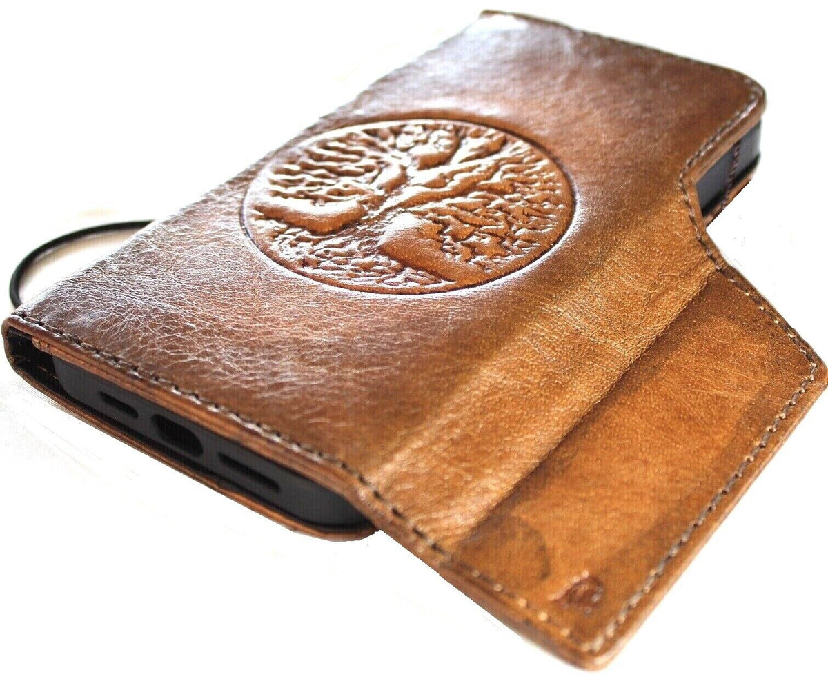 DAVISCASE handmade leather phone case with vintage style dog paw and bear embossing for iPhone 11-15 and Galaxy S21 Ultra.