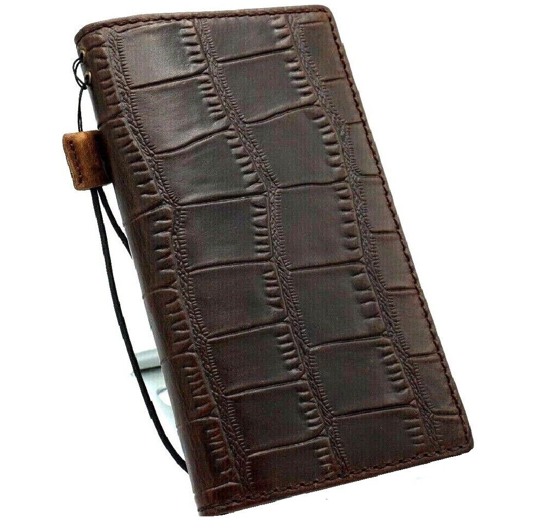 Genuine leather Google Pixel 7 Pro case by DAVISCASE with crocodile texture, wallet style, retro stand, wireless charging compatible.