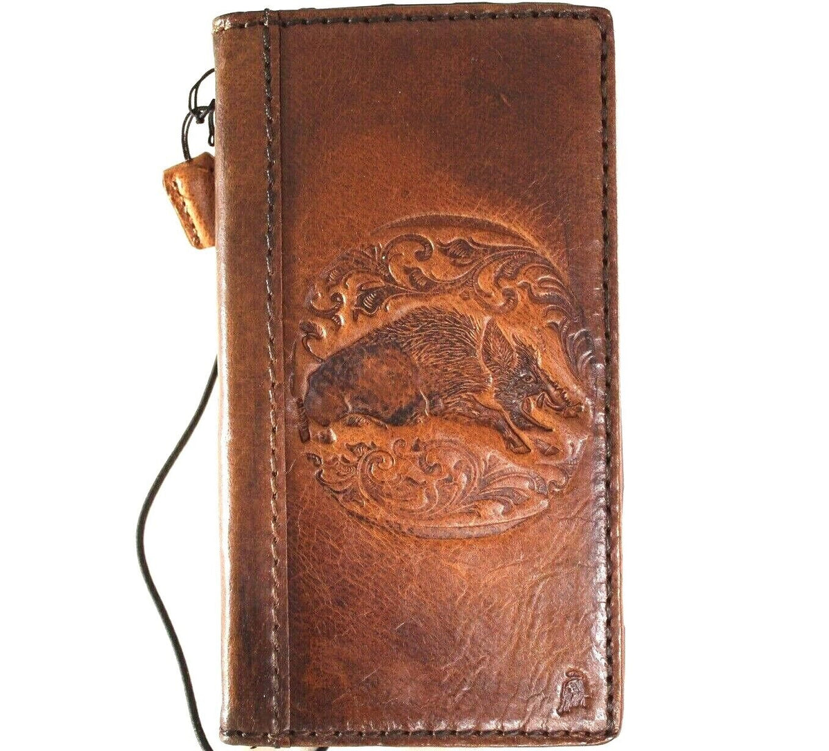 DavisCase genuine leather wallet case for Google Pixel 7 Pro with pig embossing, wireless charging compatibility, and book-style design.