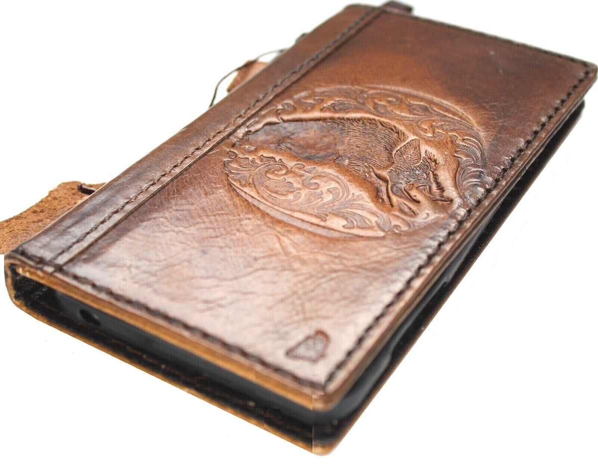 DavisCase genuine leather wallet case for Google Pixel 7 Pro, featuring pig embossing, book-style design, and wireless charging compatibility.