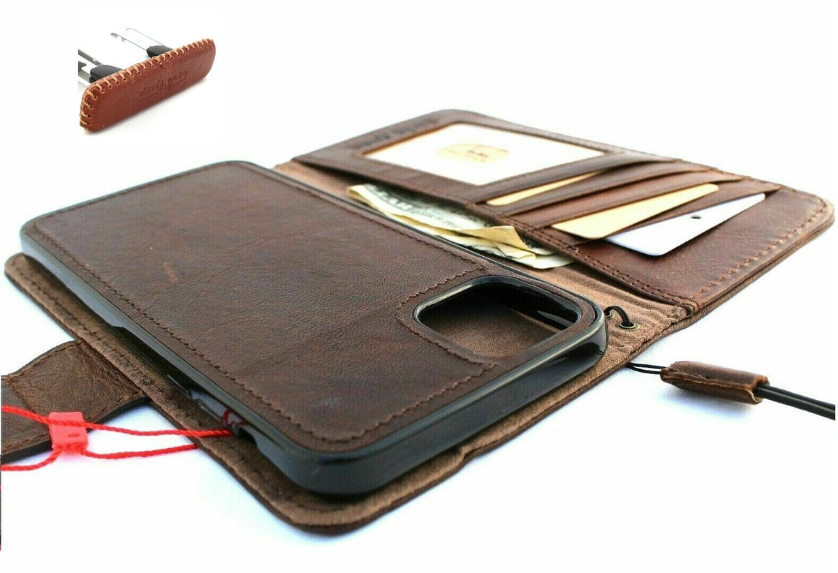 Vintage genuine leather case for Apple iPhone 11 Pro 5.8-inch by DAVISCASE, featuring a wallet-style cover with magnetic closure and car holder.
