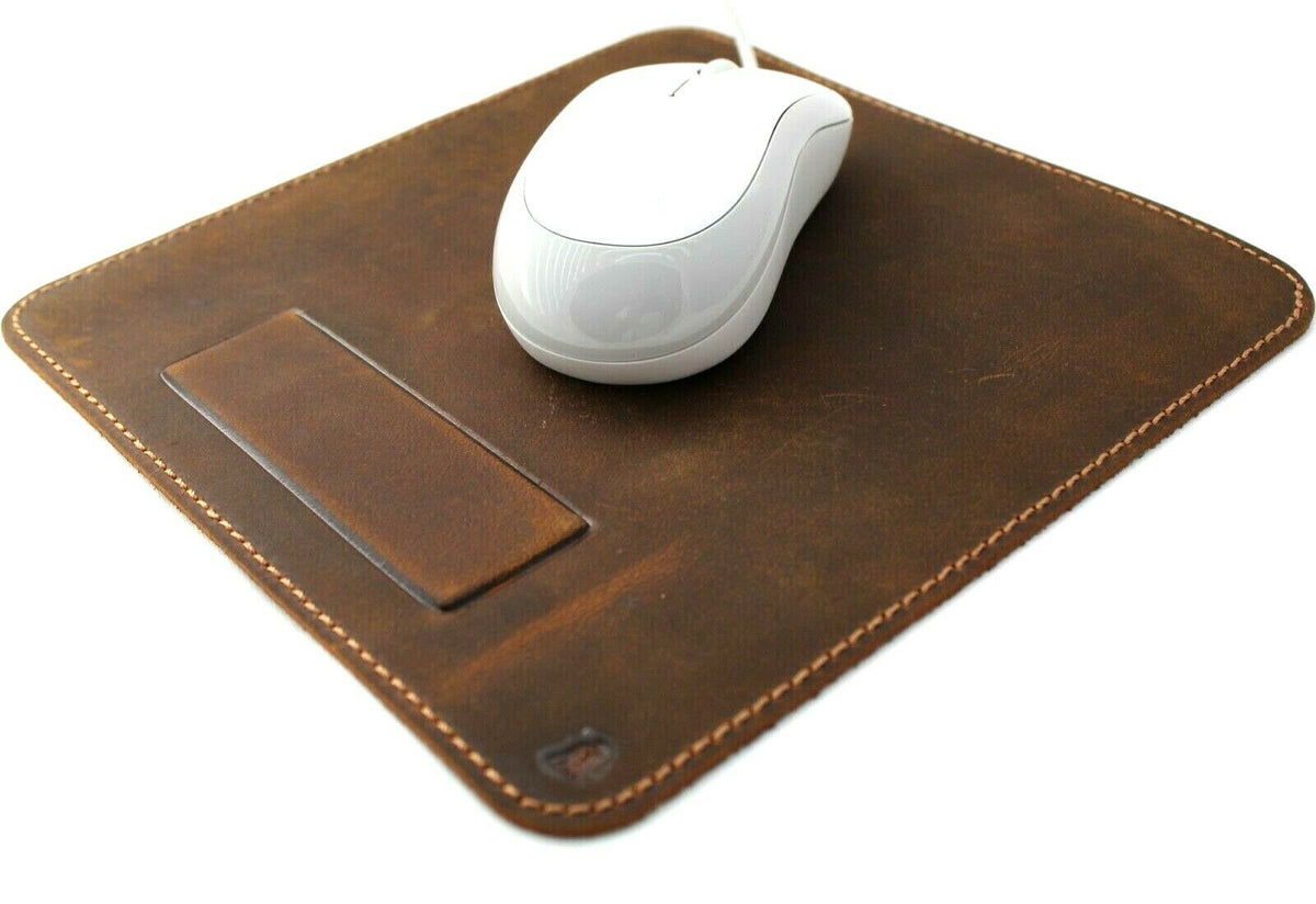 Handmade genuine leather iPad case by DAVISCASE with vintage retro design and soft handcrafted leather finish.